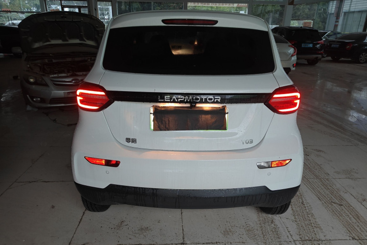 零跑汽车 零跑T03 2023款 200轻享版车身外观6