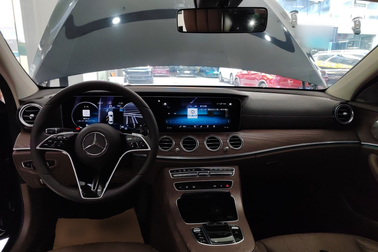 奔驰E级 2023款 改款 E 300 L 时尚型中控内饰12
