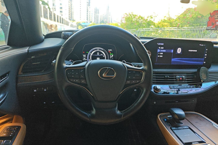 雷克萨斯LS 2021款 500h 卓越版中控内饰13