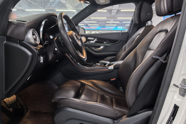 奔驰GLC 2019款 GLC 260 L 4MATIC 动感型中控内饰7003