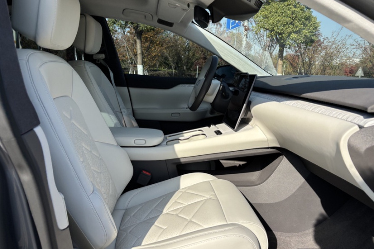 蔚来ET7 2024款 75kWh 行政版中控内饰7003