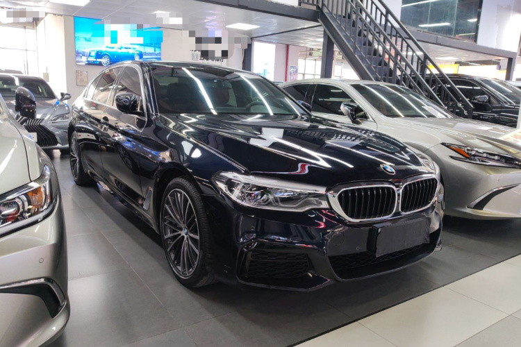 宝马5系 2020款 530Li 领先型 M运动套装车身外观3