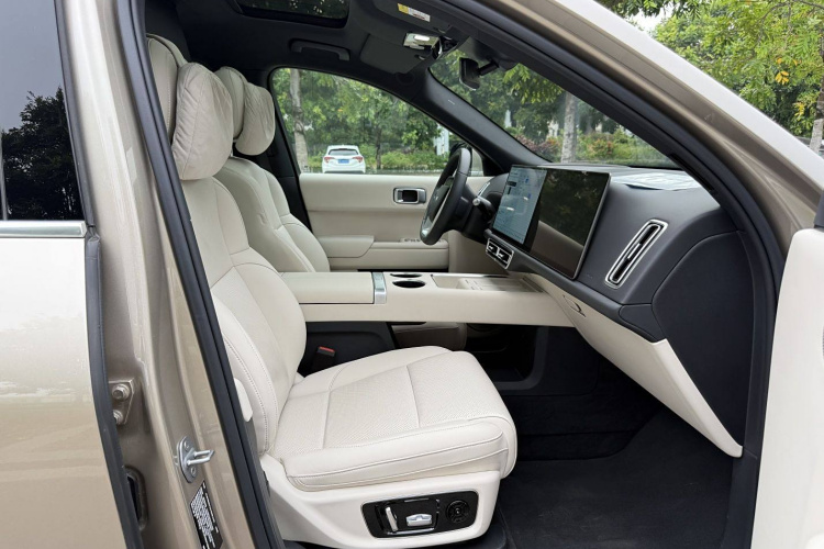 理想汽车 理想L9 2024款 Ultra中控内饰7003