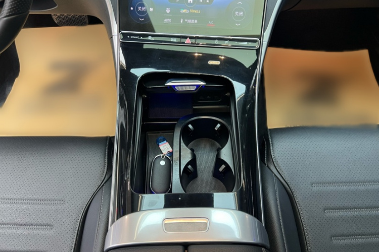 奔驰C级 2022款 改款 C 200 L 运动版中控内饰7004