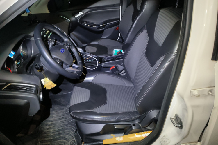 福特 福克斯 2015款 两厢 EcoBoost 180 自动精英型中控内饰19