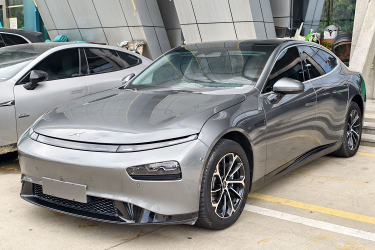 小鹏P7 2022款 625E车身外观1