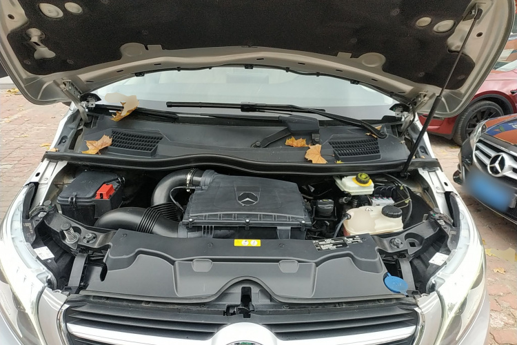 奔驰V级 2016款 V 260 L 尊贵加长版机舱底盘24