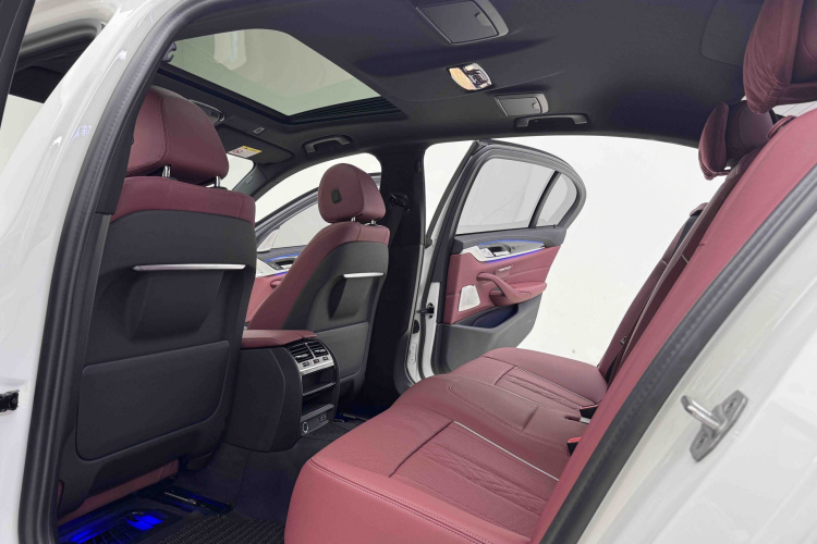 宝马5系 2022款 改款二 525Li M运动套装中控内饰7003