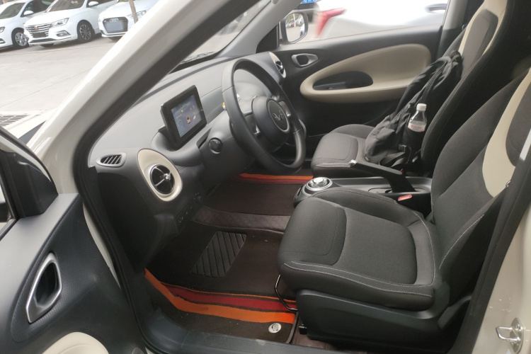 五菱汽车 五菱缤果 2024款 203km 轻享款中控内饰19