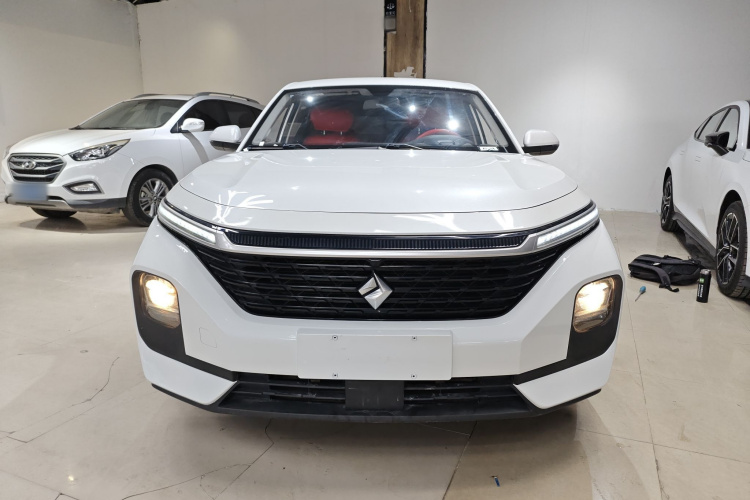 宝骏RC-5 2020款 1.5L 手动智耀精英型车身外观2