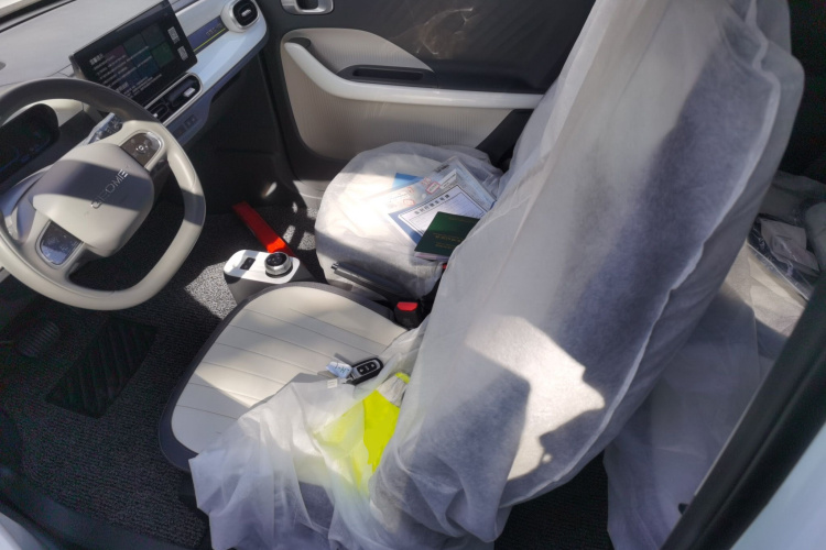 吉利银河 2025款 210km 熊猫骑士中控内饰19