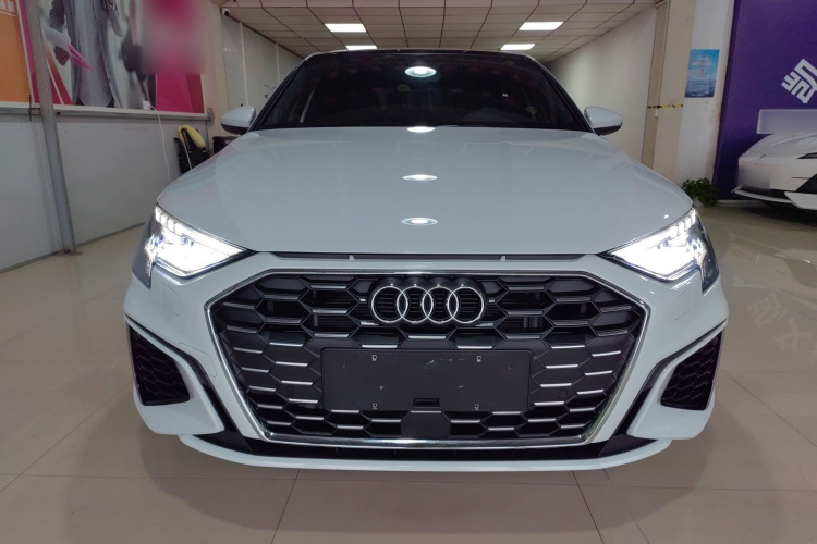 奥迪A3 2024款 A3L Limousine 35 TFSI 时尚运动型车身外观2