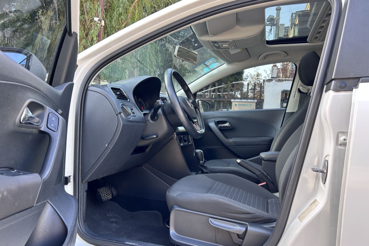 大众 Polo 2016款 1.6L 自动舒适型中控内饰7002