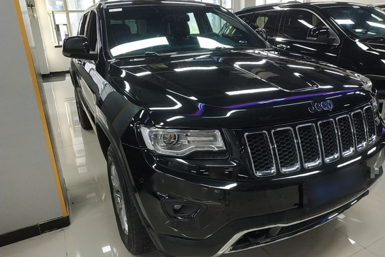 Jeep 大切诺基(进口) 2015款 3.0L 舒享导航版车身外观3