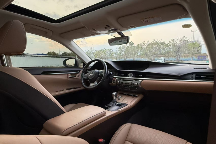 雷克萨斯ES 2015款 250 典雅版中控内饰7004