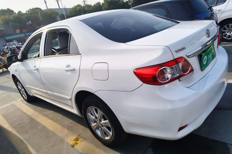 丰田 卡罗拉 2011款 1.6L 自动GL车身外观4