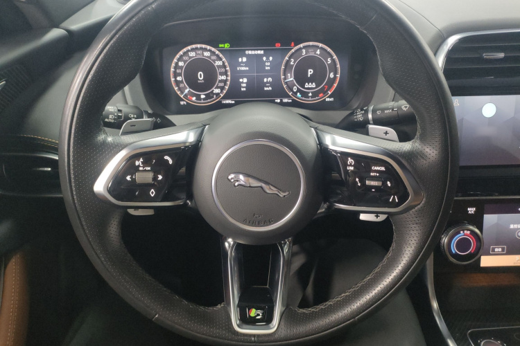 捷豹XEL 2024款 2.0T 250PS R-DYNAMIC S耀黑运动版中控内饰13