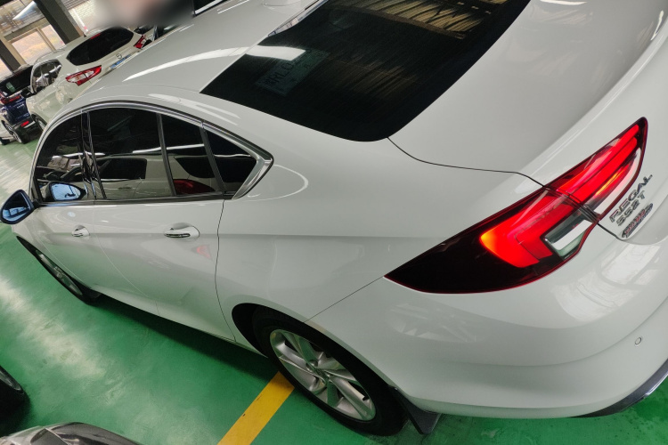 别克 君威 2020款 552T 豪华型车身外观4