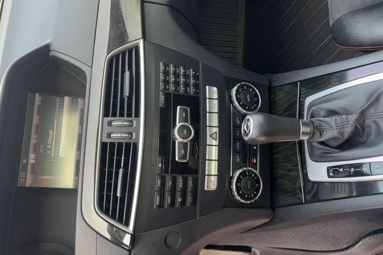 奔驰C级 2013款 C 300 运动型 Grand Edition中控内饰7005