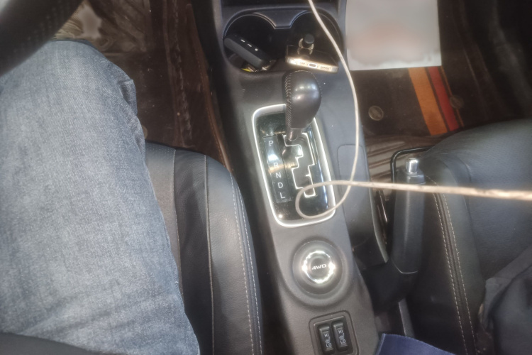 三菱 欧蓝德 2016款 2.4L 四驱精英版 5座局部细节18