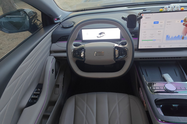 吉利银河 银河星耀8 2025款 130km EM-i 尊贵版中控内饰13