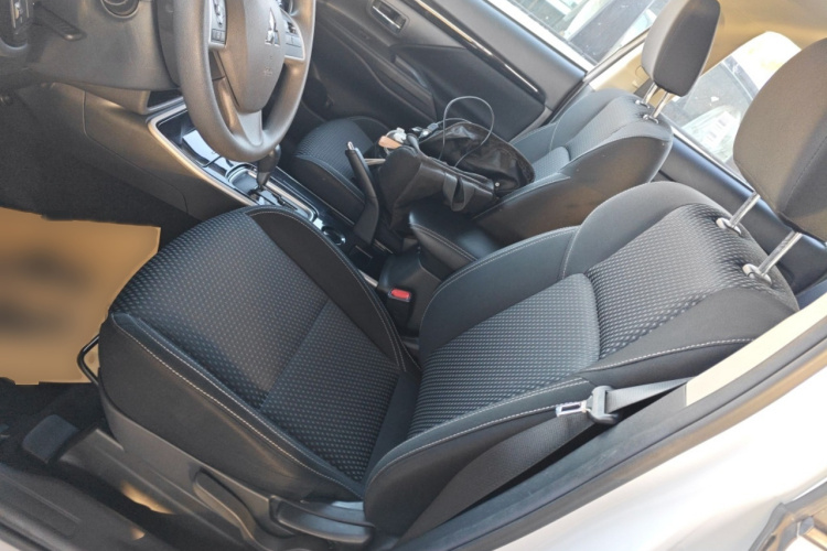 三菱 欧蓝德 2021款 2.0L 两驱畅行版 5座局部细节19