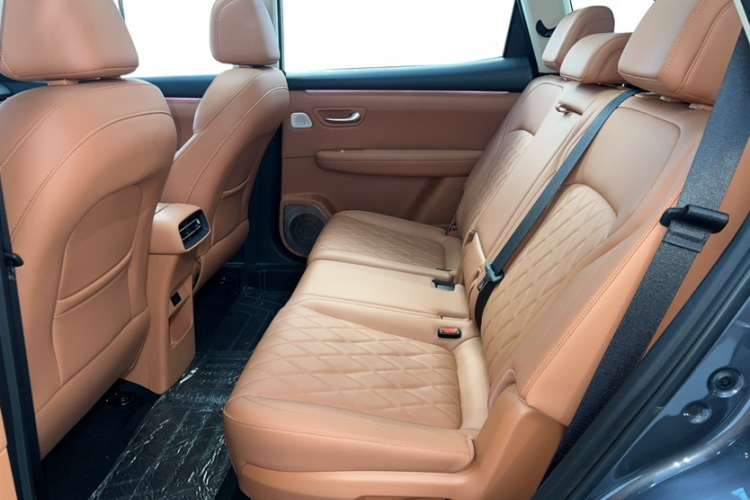 蓝电E5 PLUS 2026款 165km 长续航先享版Ultra 7座中控内饰7002