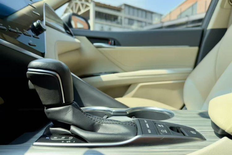 丰田 凯美瑞 2018款 双擎 2.5HG 豪华版中控内饰7004