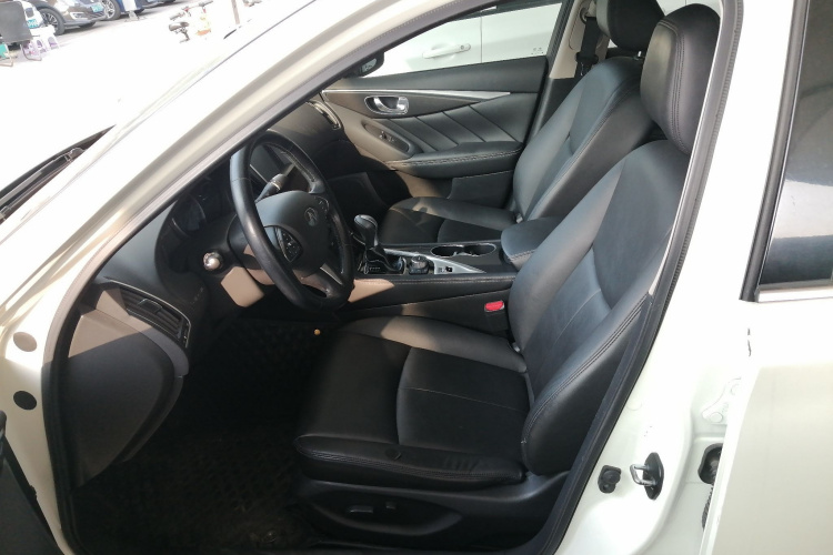 英菲尼迪Q50L 2016款 2.0T 舒适版中控内饰19