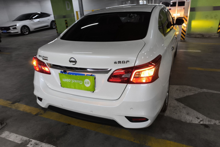 日产 轩逸 2024款 改款二 经典 1.6XE CVT舒适版车身外观7