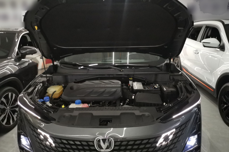 长安UNI-T 2022款 1.5T 运动版 尊贵型机舱底盘24