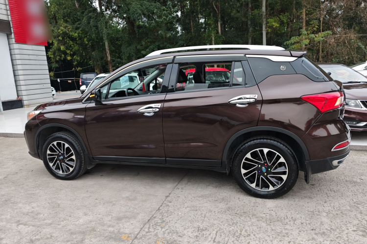 广汽传祺 传祺GS4 2015款 200T 手动豪华版车身外观4