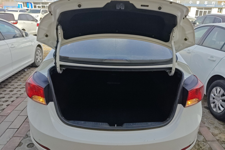 现代 朗动 2013款 1.6L 自动领先型局部细节23