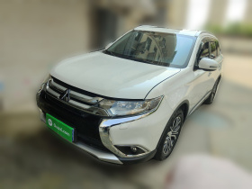 三菱 欧蓝德(进口) 2016款 2.4L 四驱精英版 5座