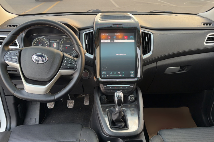 SWM斯威汽车 SWM斯威X7 2016款 1.5T 手动豪华型 7座中控内饰7003