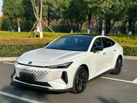 长安UNI-V 智电iDD 2024款 蓝鲸智电iDD 136km 智尊型