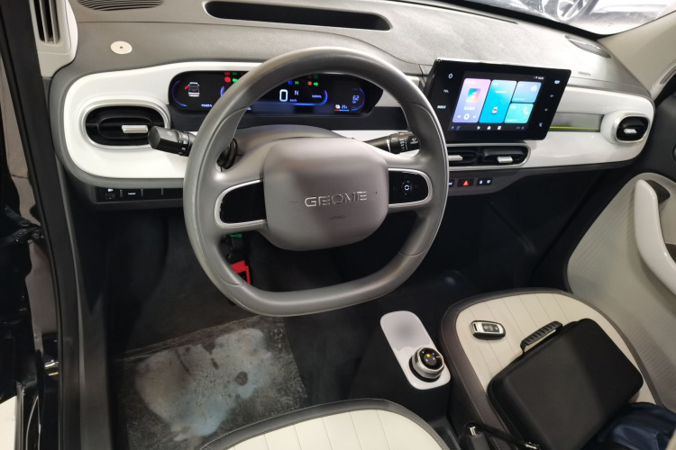 吉利银河 2025款 210km 熊猫卡丁中控内饰12