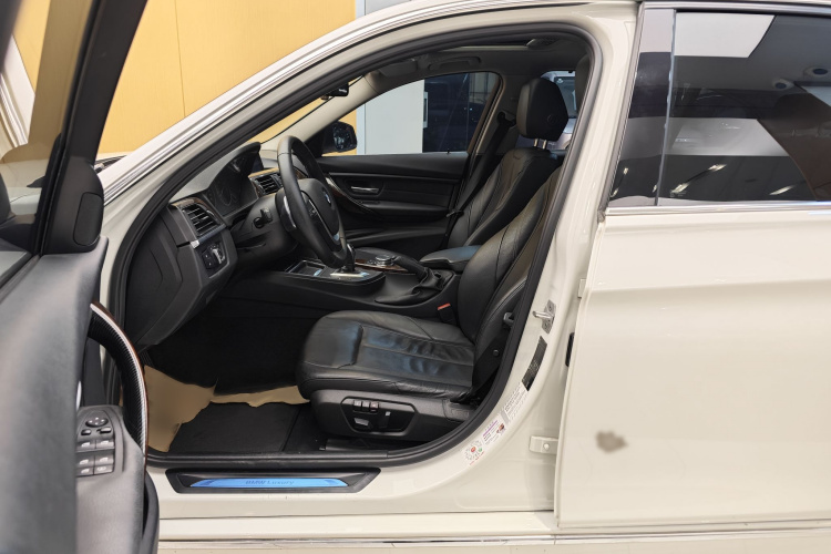 宝马3系 2015款 320Li 超悦版豪华设计套装局部细节19