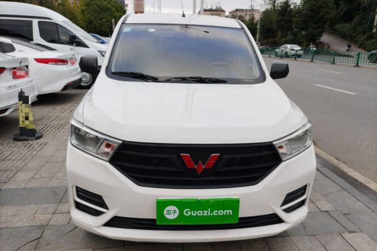 五菱汽车 五菱宏光 2021款 1.5L改款 S基本型 液压助力LAR车身外观2