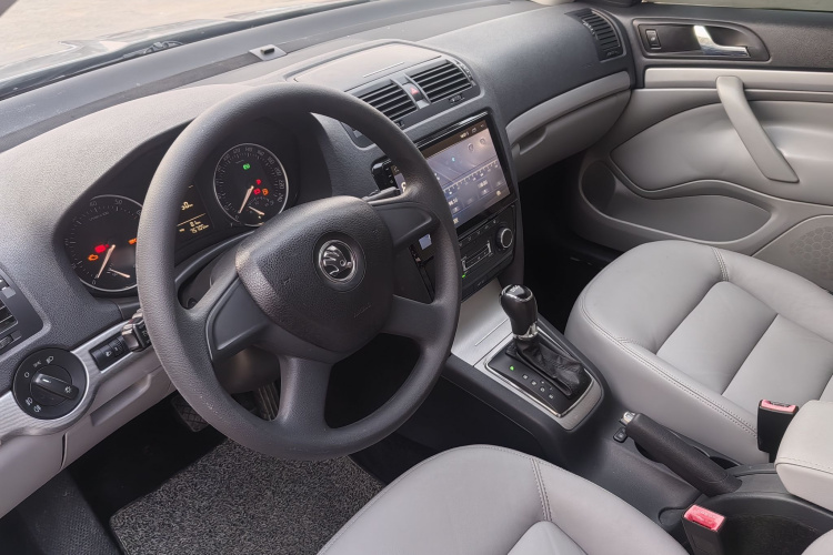 斯柯达 明锐 2014款 1.4TSI DSG逸俊版中控内饰7007