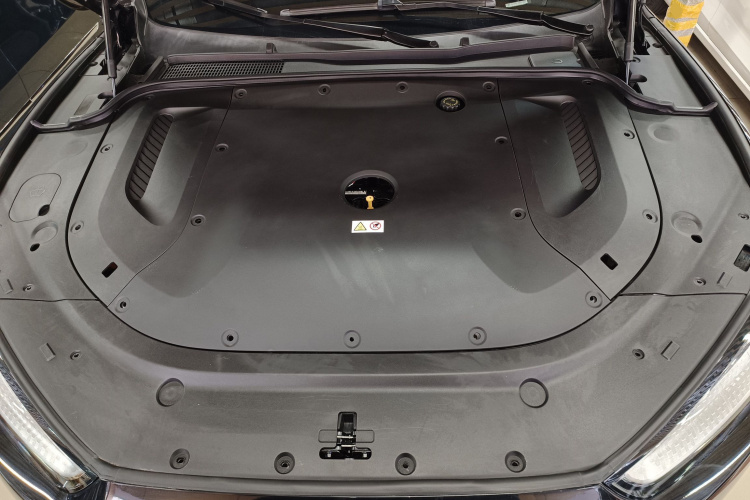 鸿蒙智行 问界M5 2022款 增程四驱性能版机舱底盘24