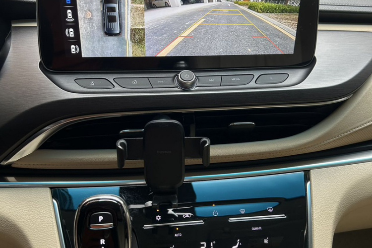 别克GL8 2023款 改款 陆上公务舱 豪华型中控内饰7003