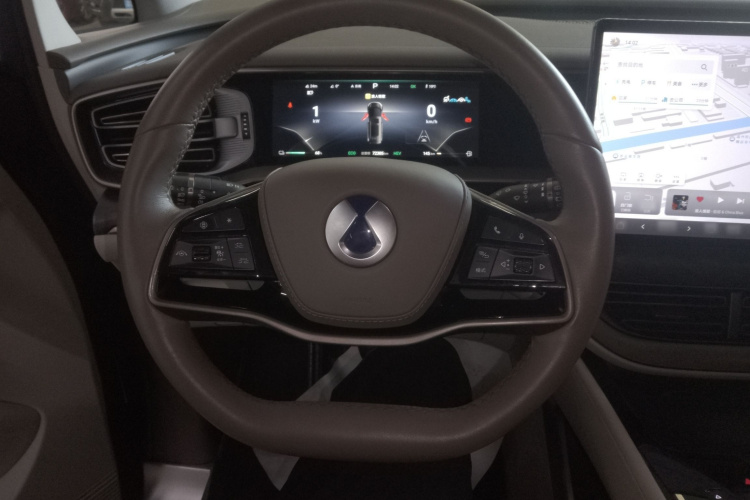 腾势D9 2023款 DM-i 945 公务版中控内饰13