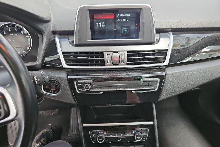 宝马2系旅行车 2019款 218i 领先型中控内饰7005