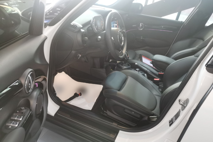 MINI 2023款 1.5T COOPER 国王十字特别版 五门版中控内饰20