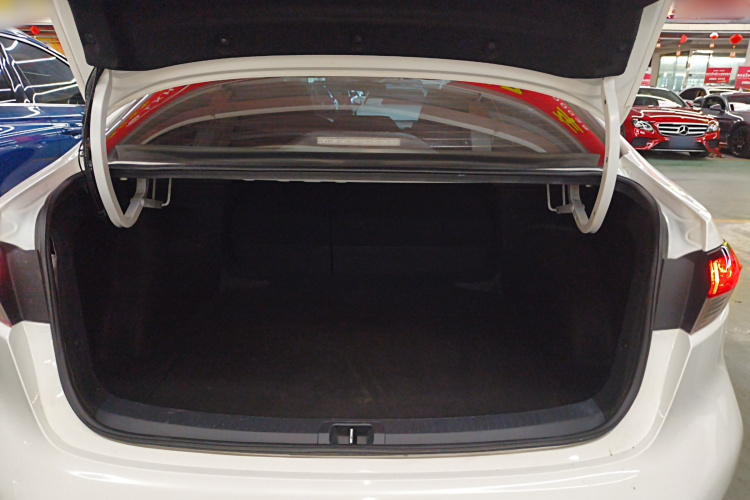 丰田 雷凌 2023款 TNGA 1.5L CVT进取版机舱底盘23