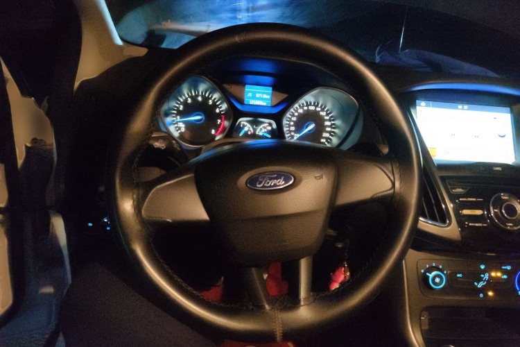 福特 福克斯 2017款 两厢 1.6L 手动舒适型智行版中控内饰13