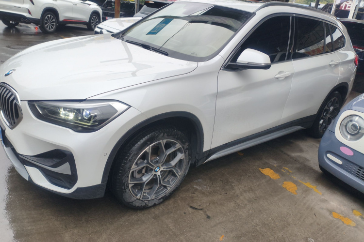 宝马X1 2020款 sDrive20Li 尊享型车身外观4