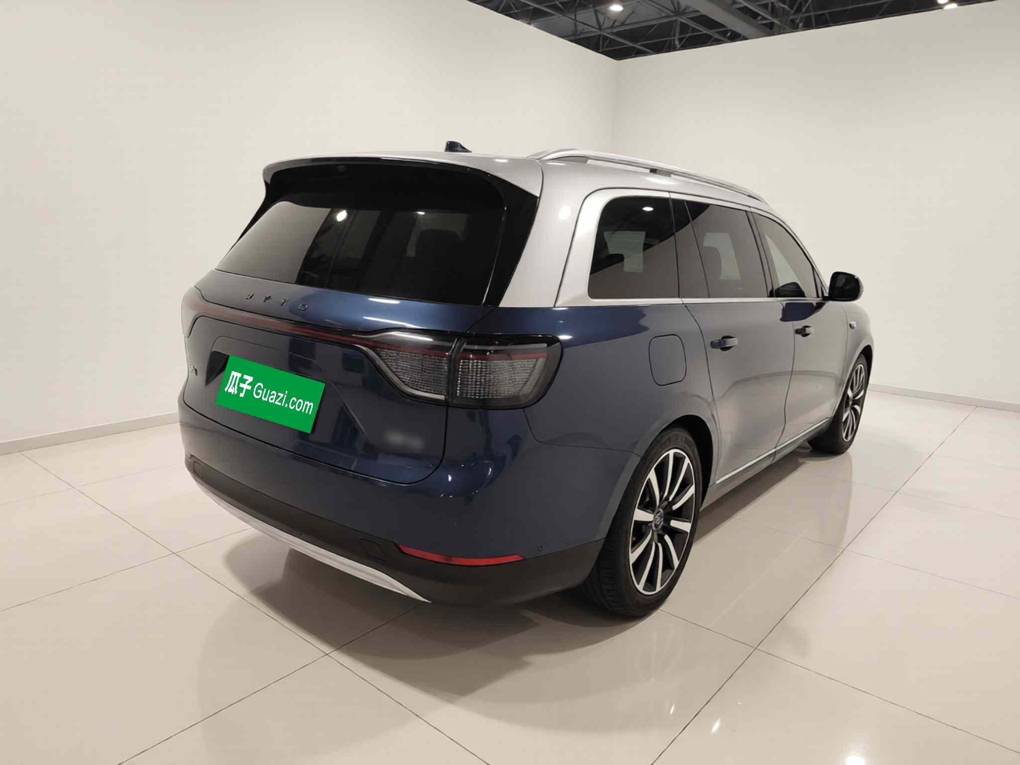 鸿蒙智行 问界M9 2024款 增程 Ultra版 42kWh 6座版(5)