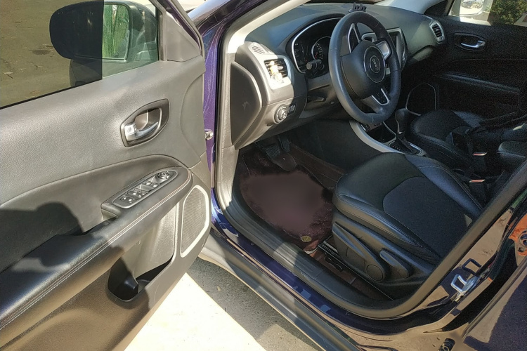 Jeep 指南者 2020款 220T 自动领先版中控内饰7003